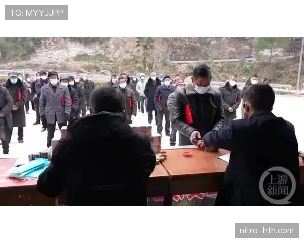 看施洋下场那会儿，拎的行李箱比我半年工资还重，隔着屏幕都酸了